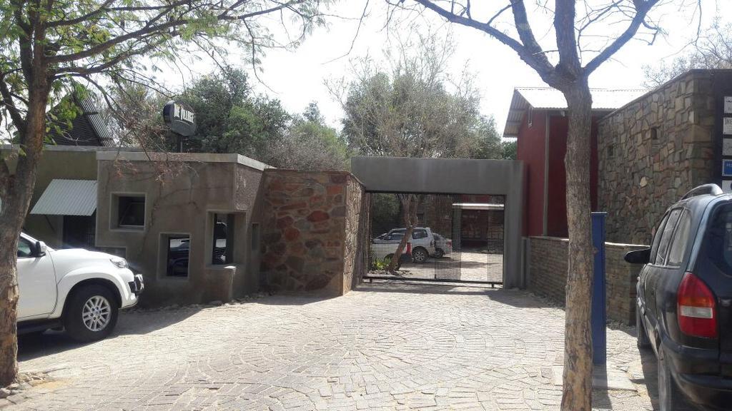 The Village Courtyard Suites & Executive Apartment Windhoek Exterior photo