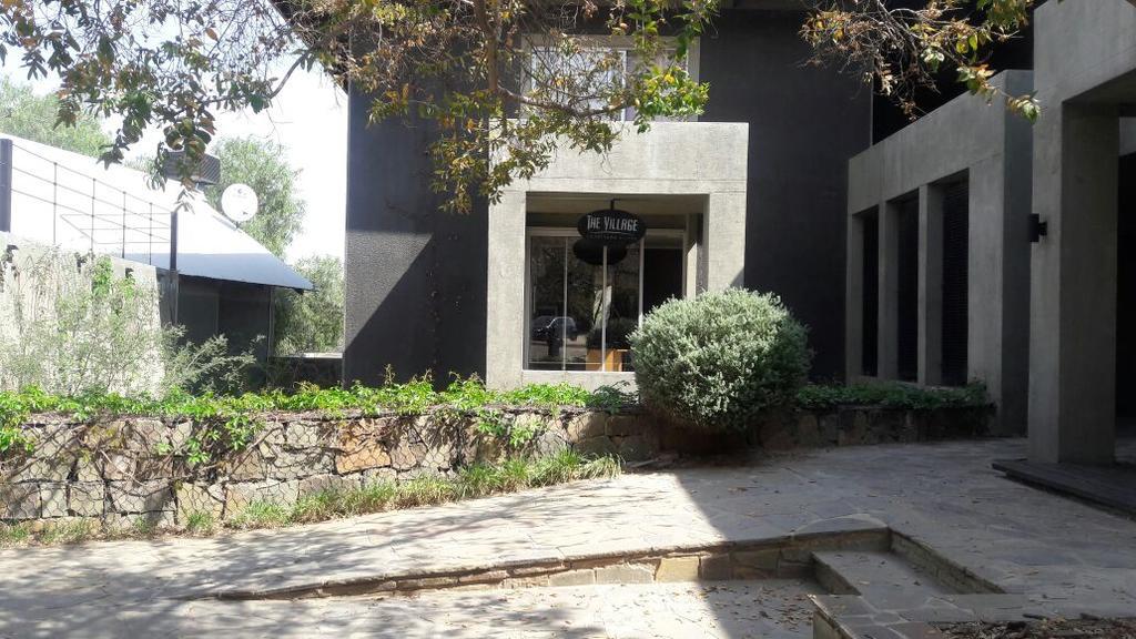 The Village Courtyard Suites & Executive Apartment Windhoek Exterior photo